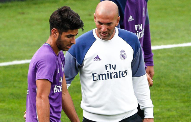 包含飞翼大将创造帽子戏法，带队晋级的词条