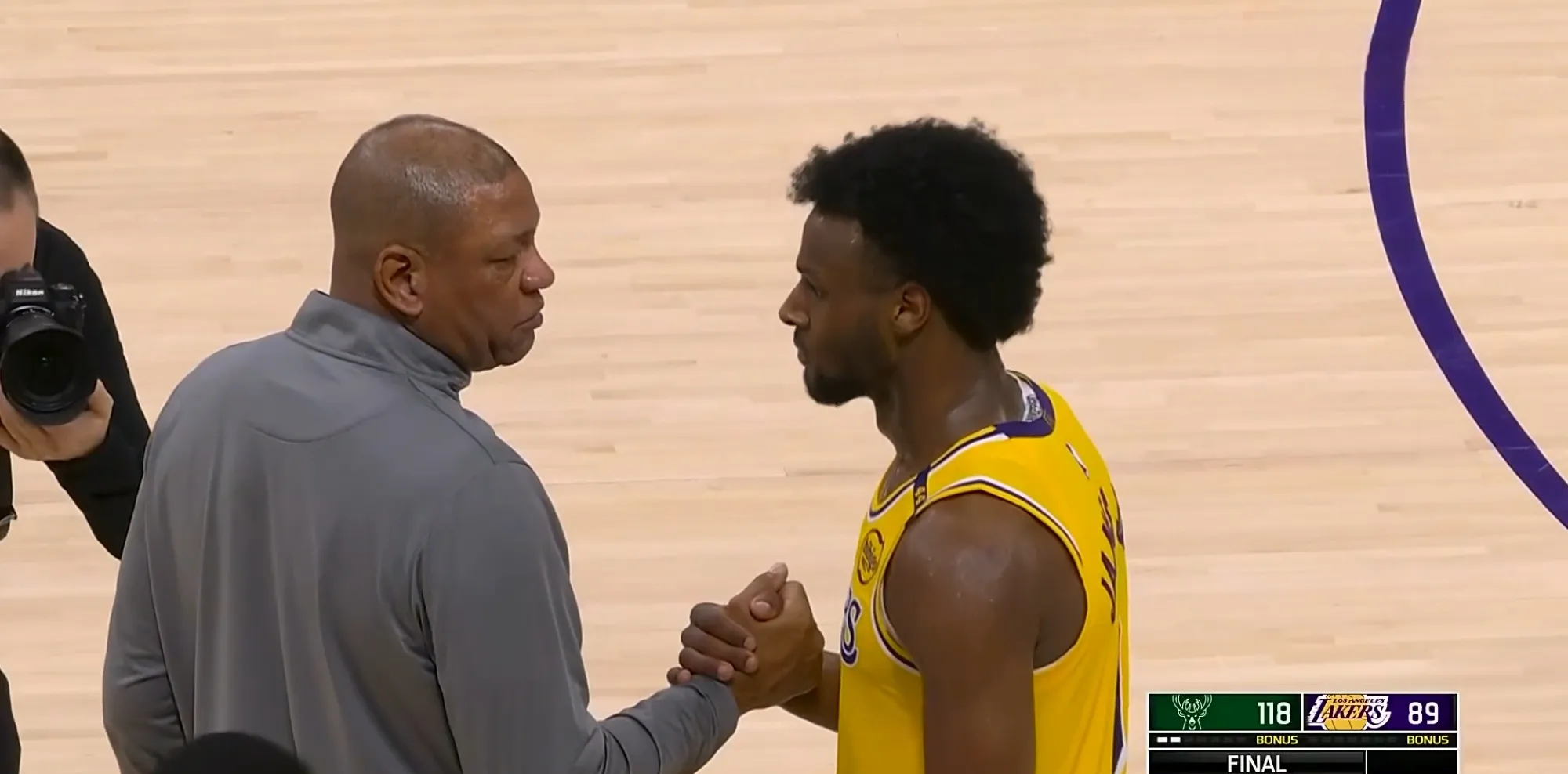 雄鹿主帅变阵成功,带领球队大胜了