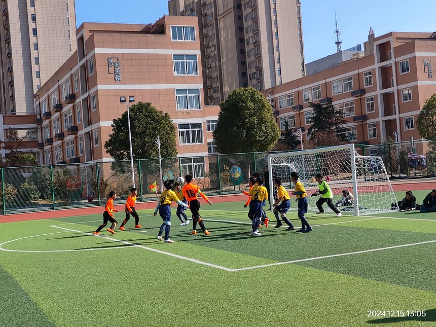 包含球场上的新风采！球员们展现出色技术和团队合作的词条